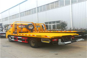 新昌附近拖车救援搭电